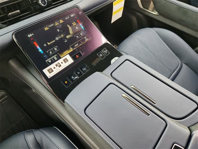 Thumbnail: 2026 INFINITI QX80 - 17