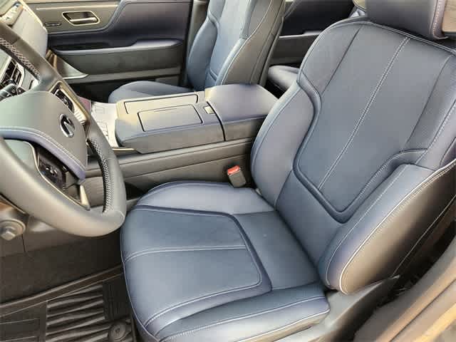 Thumbnail: 2026 INFINITI QX80 - 11