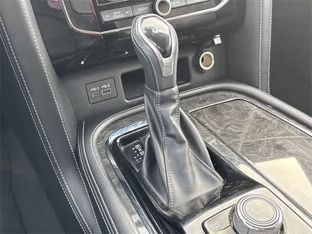 2020 INFINITI QX80 Luxe 16