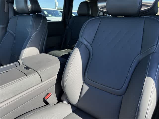 Thumbnail: 2026 INFINITI QX80 - 13