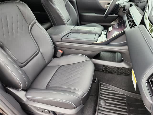 Thumbnail: 2026 INFINITI QX80 - 14