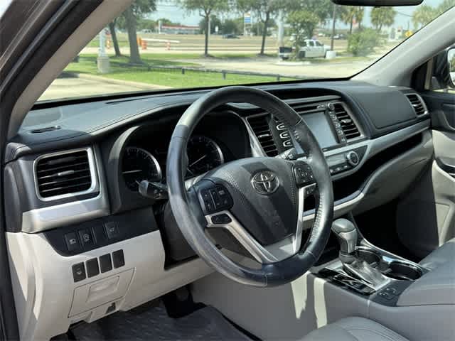Thumbnail: 2017 Toyota Highlander - 10