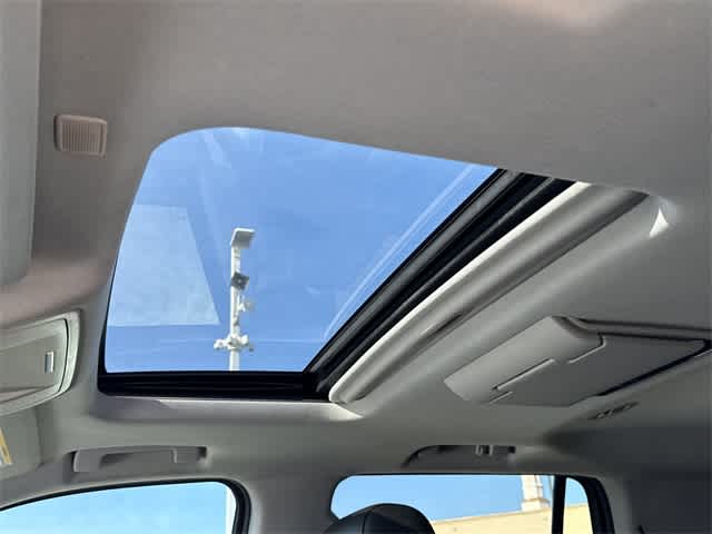 Thumbnail: 2017 Chevrolet Tahoe - 28