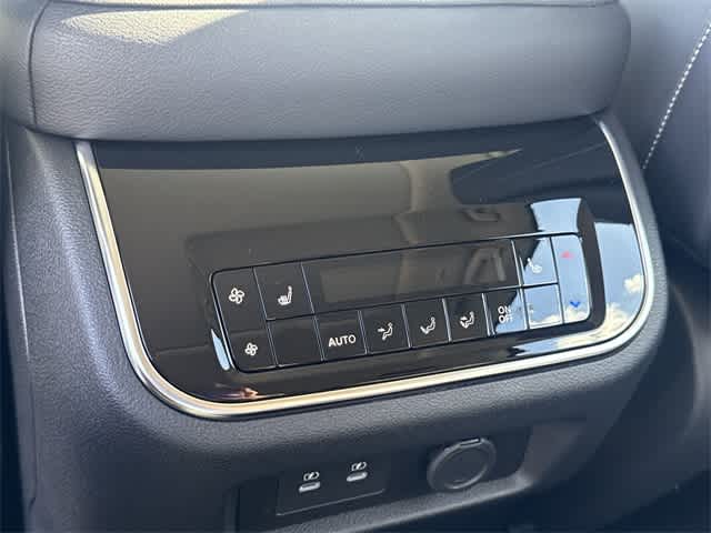 Thumbnail: 2026 INFINITI QX80 - 21