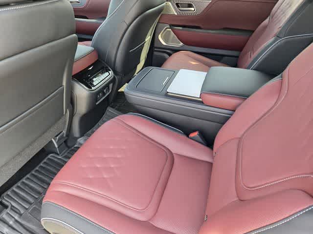 Thumbnail: 2026 INFINITI QX80 - 11