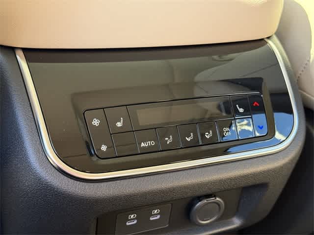 Thumbnail: 2026 INFINITI QX80 - 22