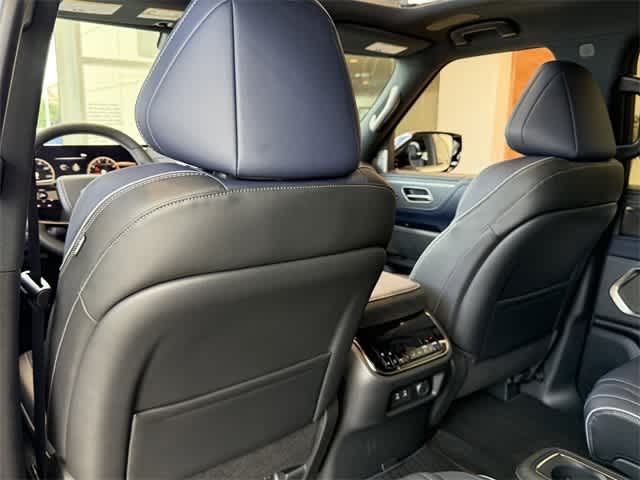 Thumbnail: 2026 INFINITI QX80 - 15