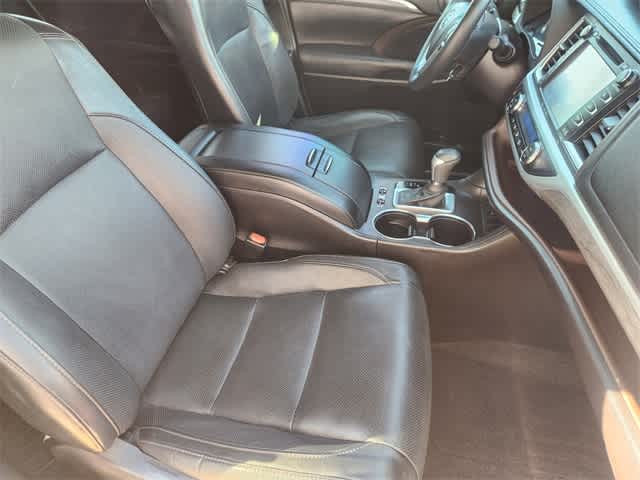 Thumbnail: 2017 Toyota Highlander - 14