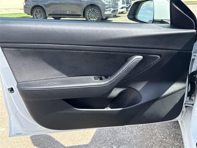 Thumbnail: 2021 Tesla Model 3 - 7