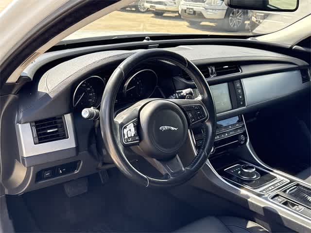 Thumbnail: 2018 Jaguar XF - 11