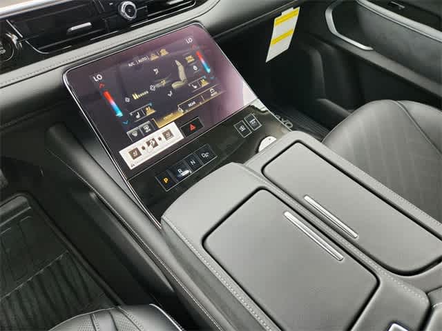 Thumbnail: 2026 INFINITI QX80 - 17