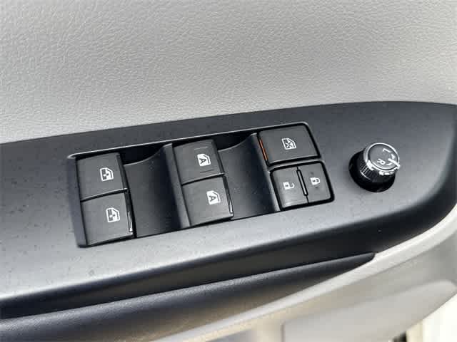 Thumbnail: 2016 Toyota Highlander - 9