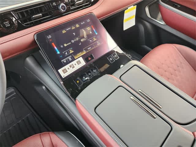 Thumbnail: 2026 INFINITI QX80 - 17