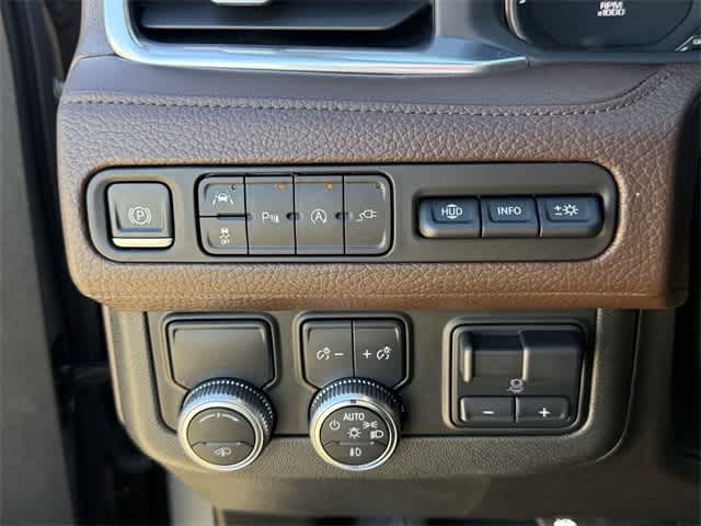 Thumbnail: 2021 GMC Yukon XL - 22