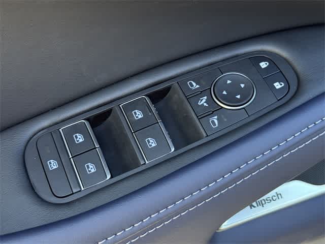 Thumbnail: 2026 INFINITI QX60 - 9