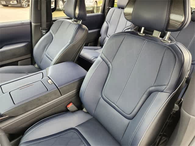 Thumbnail: 2026 INFINITI QX80 - 11