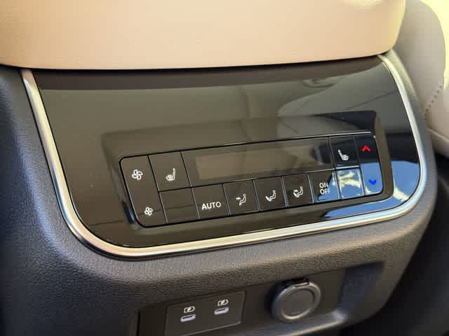 Thumbnail: 2026 INFINITI QX80 - 21