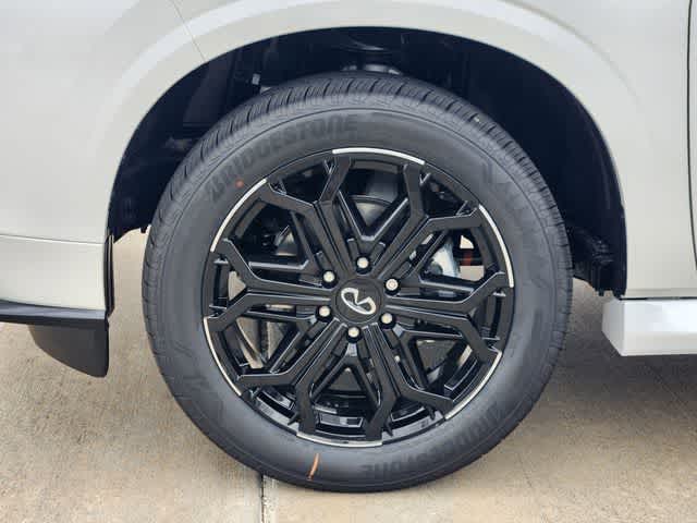 Thumbnail: 2026 INFINITI QX80 - 8