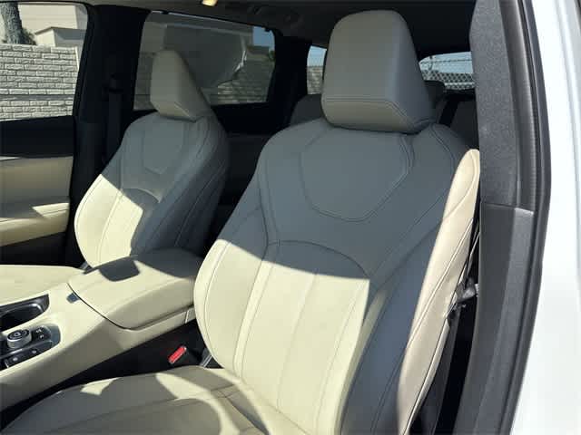 Thumbnail: 2025 INFINITI QX60 - 12