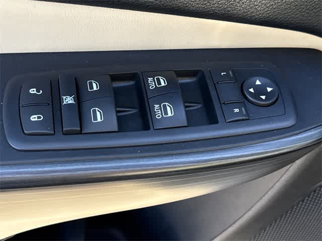 Thumbnail: 2016 Jeep Cherokee - 8