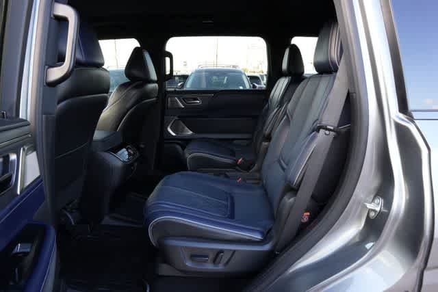 Thumbnail: 2026 INFINITI QX80 - 19