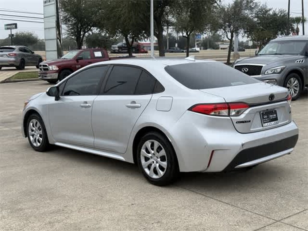 Used 2021 Toyota Corolla LE Sedan