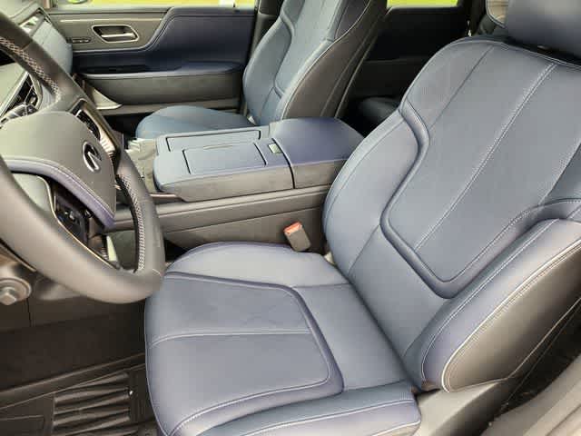 Thumbnail: 2026 INFINITI QX80 - 11