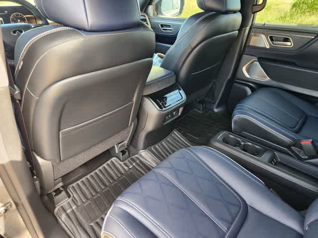 Thumbnail: 2026 INFINITI QX80 - 12