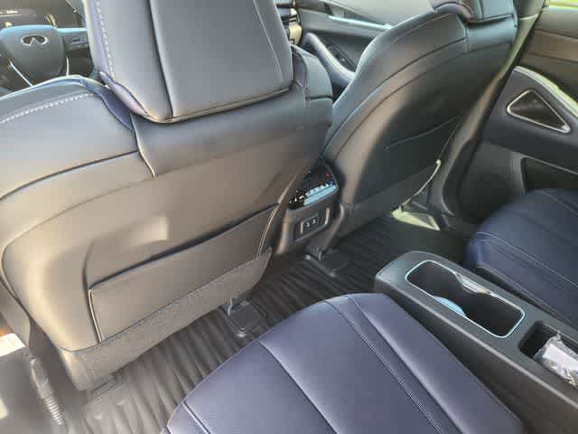 Thumbnail: 2026 INFINITI QX60 - 12