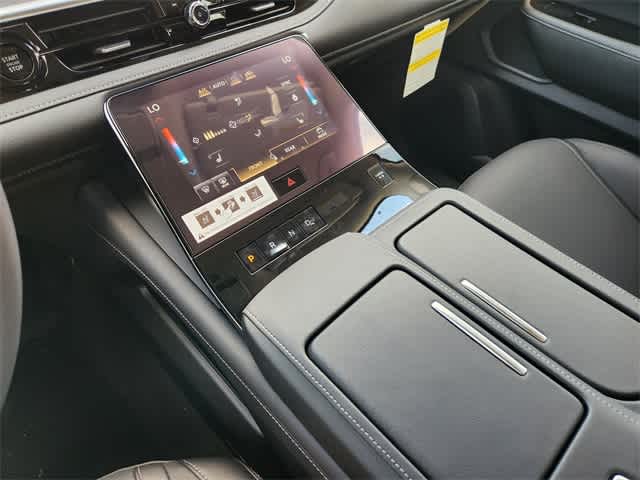 Thumbnail: 2026 INFINITI QX80 - 16