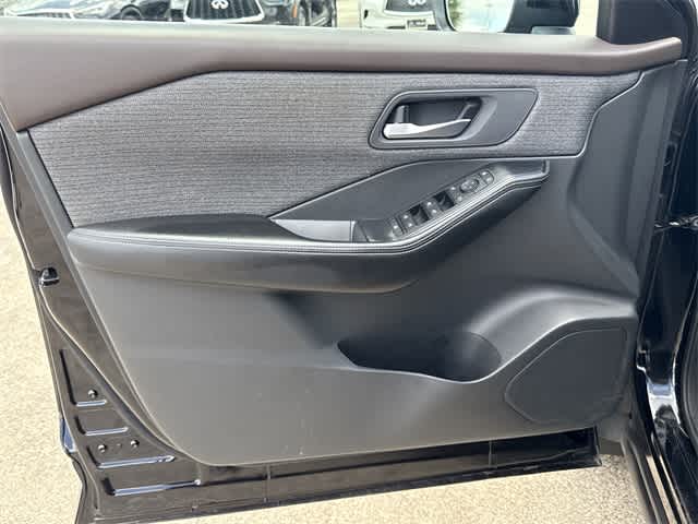2021 Nissan Rogue SV 8