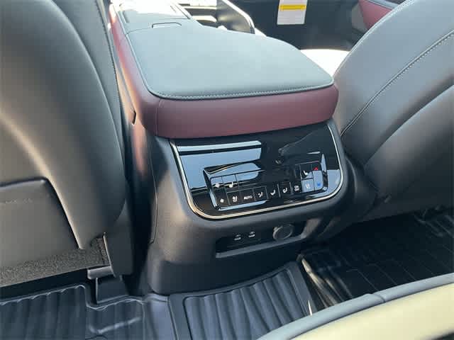 Thumbnail: 2025 INFINITI QX80 - 23