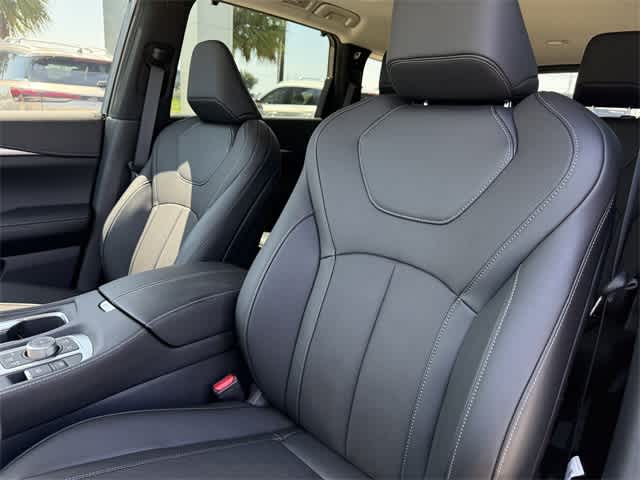 Thumbnail: 2026 INFINITI QX60 - 12