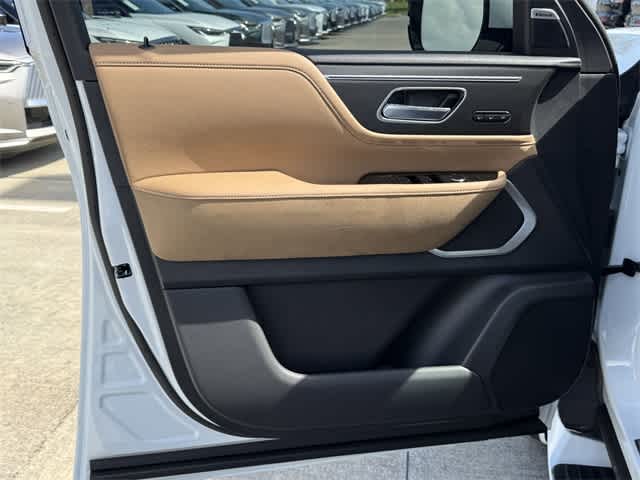 Thumbnail: 2026 INFINITI QX80 - 8