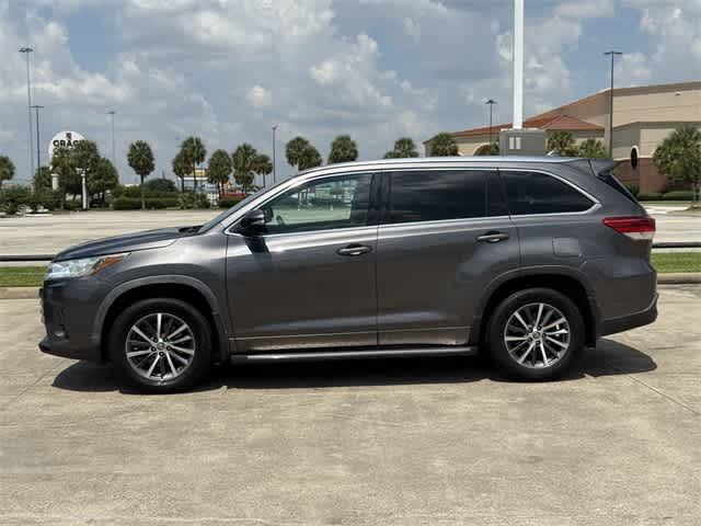 Thumbnail: 2017 Toyota Highlander - 2