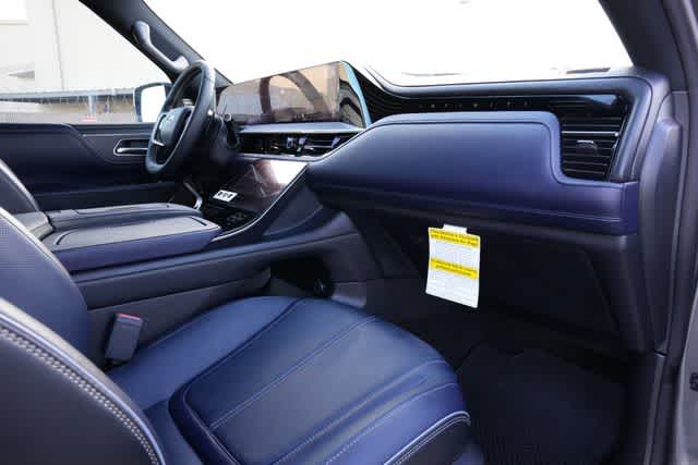 Thumbnail: 2026 INFINITI QX80 - 23