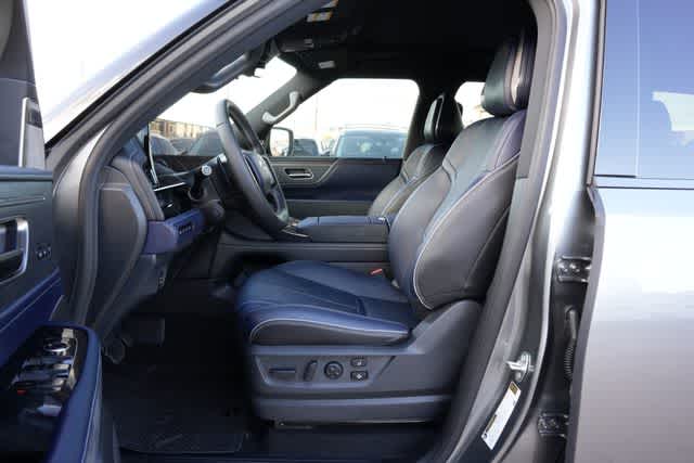 Thumbnail: 2026 INFINITI QX80 - 17