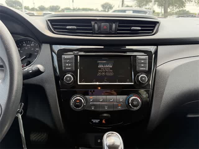Thumbnail: 2022 Nissan Rogue Sport - 18