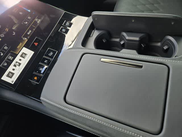 Thumbnail: 2026 INFINITI QX80 - 18