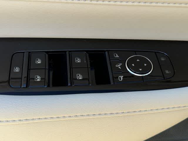 Thumbnail: 2026 INFINITI QX80 - 9