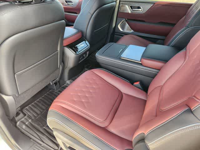 Thumbnail: 2026 INFINITI QX80 - 12