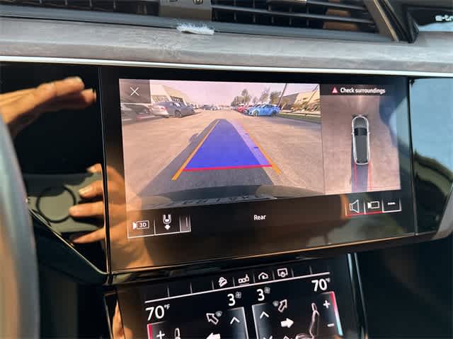 Thumbnail: 2019 Audi e-tron - 22