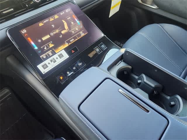 Thumbnail: 2026 INFINITI QX80 - 17