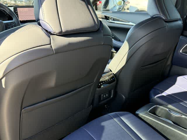 Thumbnail: 2026 INFINITI QX60 - 16