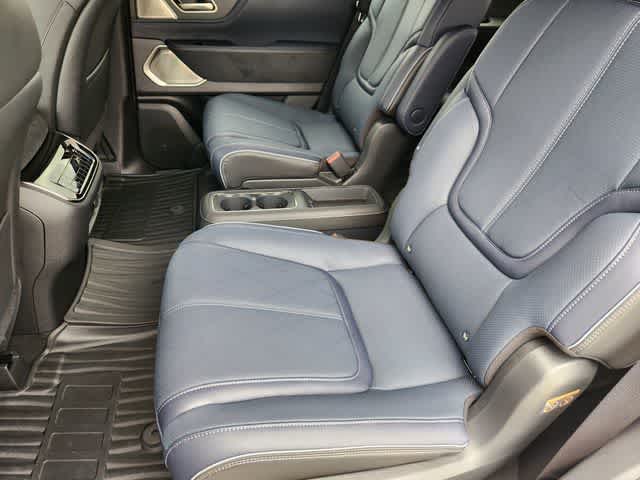 Thumbnail: 2026 INFINITI QX80 - 13