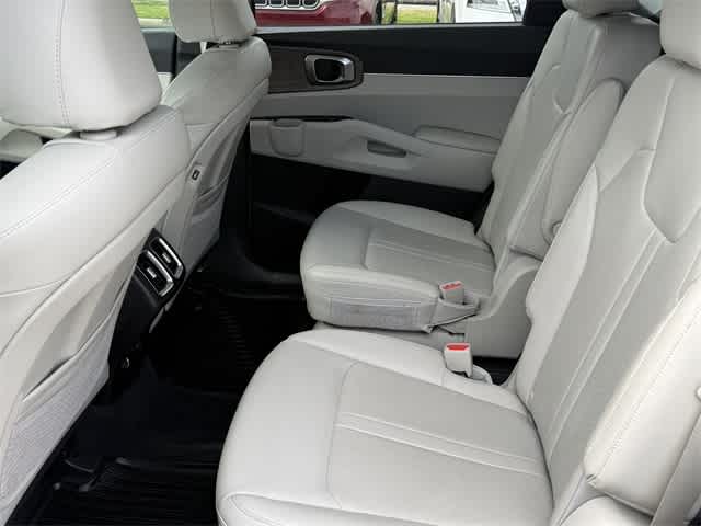 Thumbnail: 2022 Kia Sorento - 13