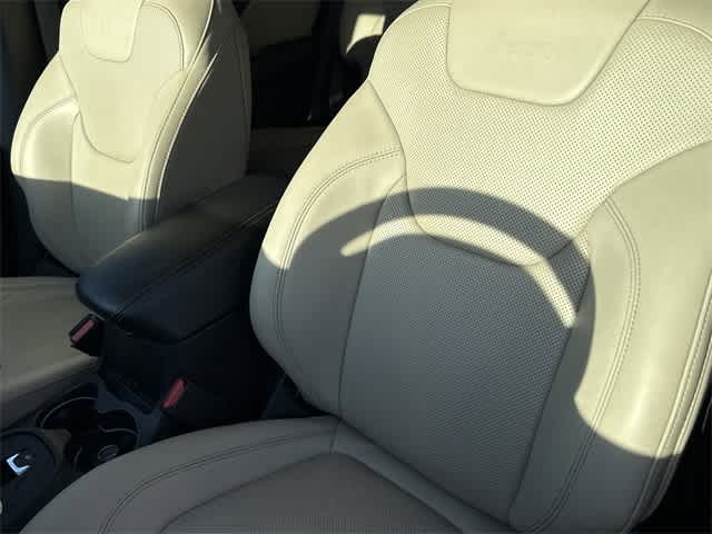 Thumbnail: 2016 Jeep Cherokee - 12