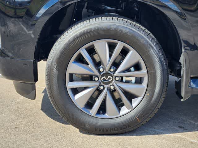 Thumbnail: 2026 INFINITI QX80 - 8