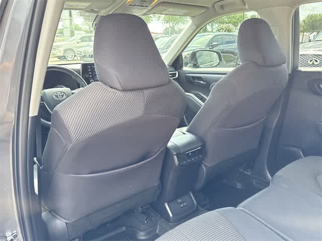 2022 Toyota Highlander LE 9