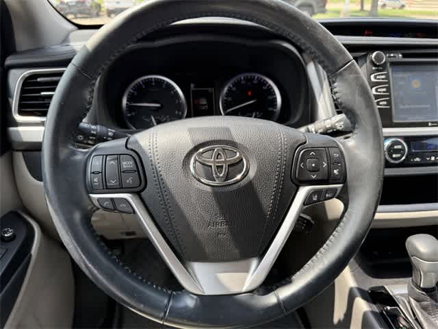 Thumbnail: 2017 Toyota Highlander - 17